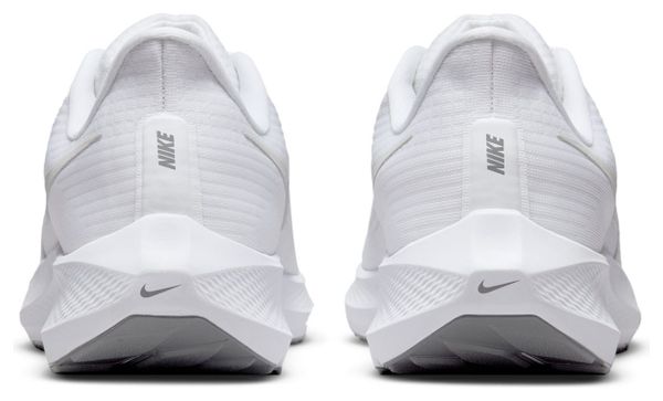 Nike Air Zoom Pegasus 39 Running Shoes Wit
