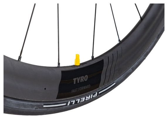 Fast Forward Tyro I 12x100 - 12x142 mm I Centerlock wheelset + Pzero Road Tires