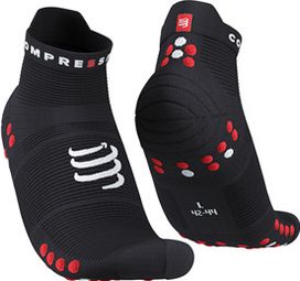 Paar Compressport Pro Racing Socken v4.0 Run Low Schwarz / Rot